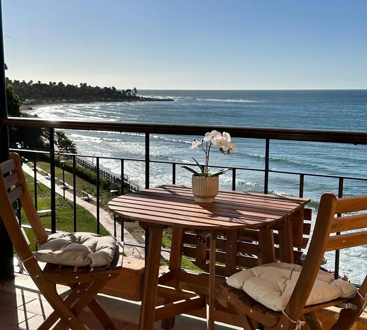 Modern Beachfront Apartment 2 Bdrm , Incredible Views Estepona